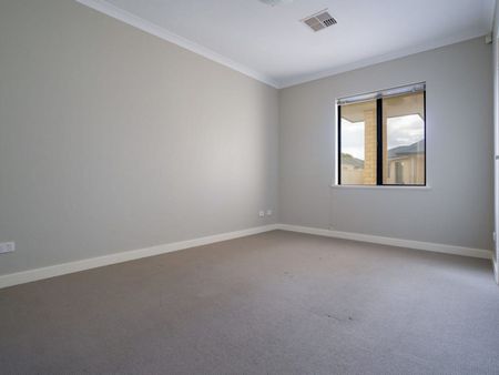 Low Maintenance, Central Location - Photo 3