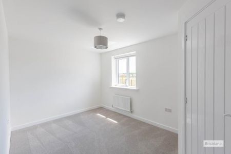 3 bedroom semi-detached house to rent - Photo 2
