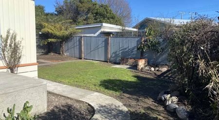 Great Family Home in Stoke - Photo 4