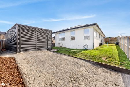 Modern Stylish Home in Glebe Hill Estate - Perfect for Modern Living - Photo 5