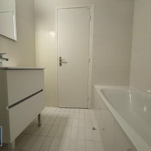 Location Appartement 1 pièce 29m² LYON 6ème - Photo 2