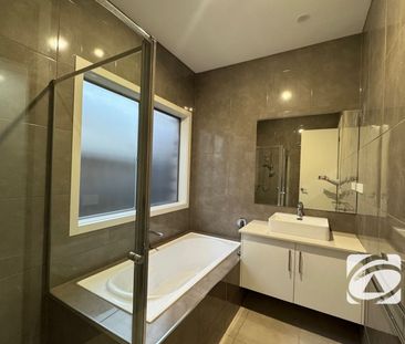 MODERN FAMILY HOME OFFERING COMFORT AND CONVENIENCE - Photo 5