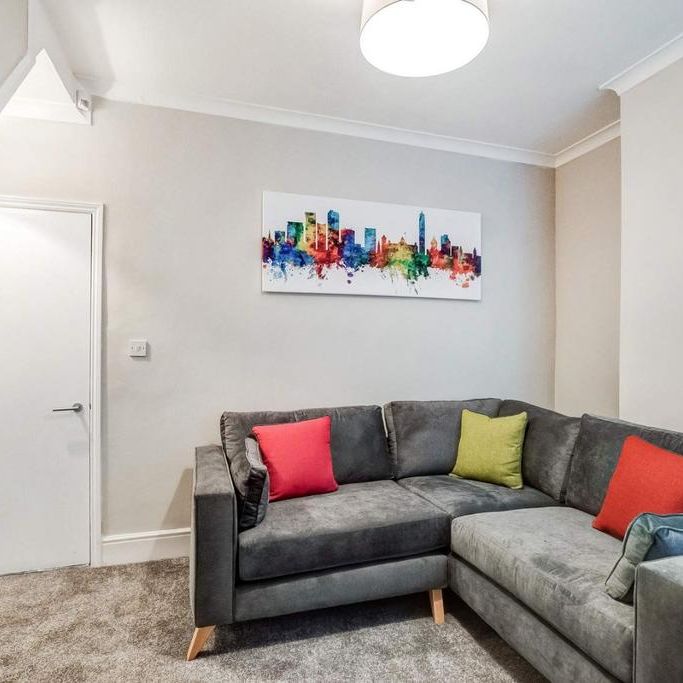 4 bedroom flat to rent - Photo 1