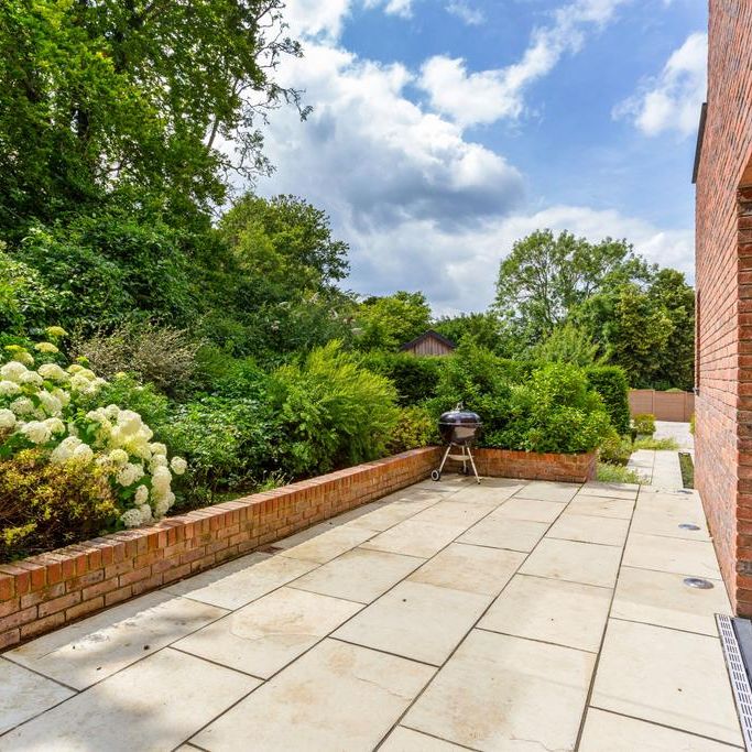 4 bedroom detached house to rent - Photo 1