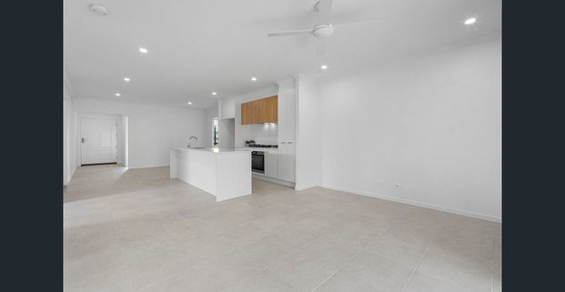 FAMILY 4 BED HOSUE IN COVELLA ESTATE WITH SOLAR SYSTEM + BATTERY - Photo 1