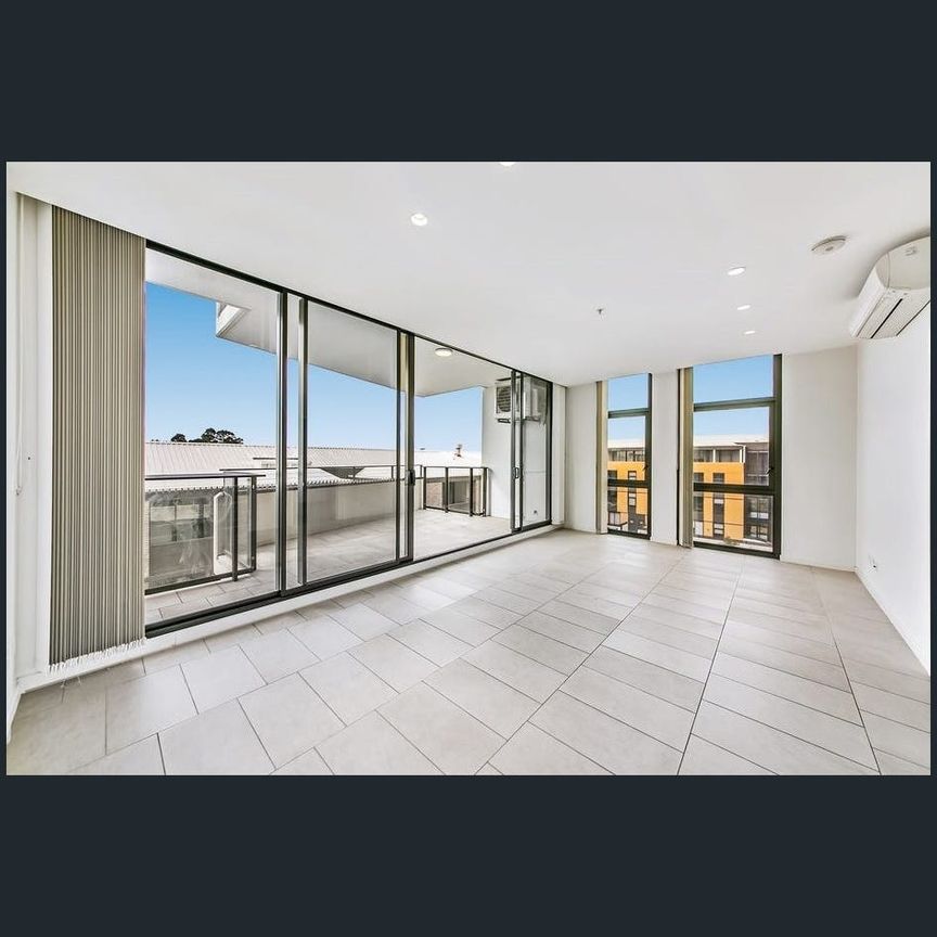 CONTEMPORARY STYLE WITH SENSATIONAL VIEWS - Photo 1