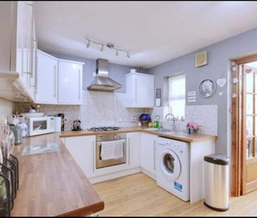 1 bedroom in a house share to rent - Photo 2