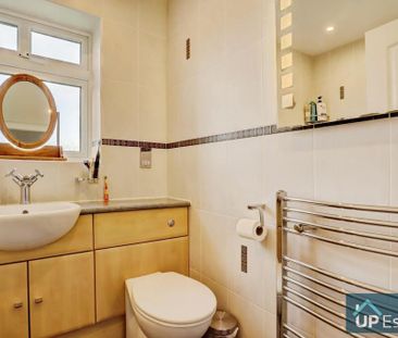 4 bedroom link detached house to rent - Photo 1