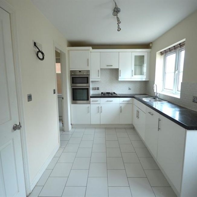 Eden Park Road, Cheadle - Photo 1