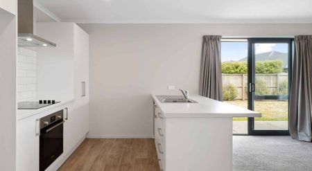 ROLLESTON - 3 BEDROOMS, 2 BATHROOMS, HEATPUMP, DOUBLE GARAGE - Photo 2