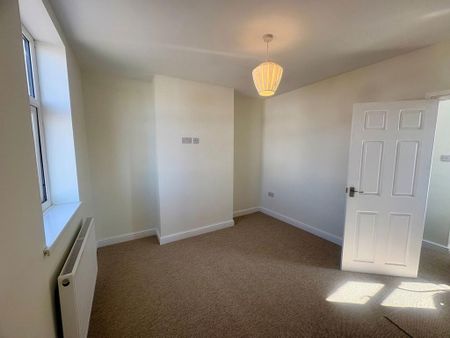 3 bedroom end of terrace house to rent - Photo 5