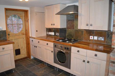 3 bedroom end of terrace house to rent - Photo 4