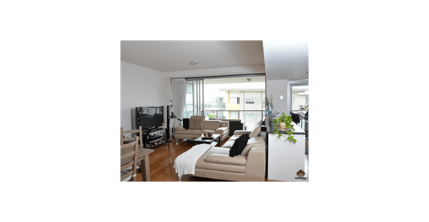 DUCTED AIR-CONDITIONING... DISHWASHER... GAS COOK-TOP... WONDERFUL INNER CITY LIVING... POOL... GREEN SPACE... GYM... SAUNA... - Photo 1