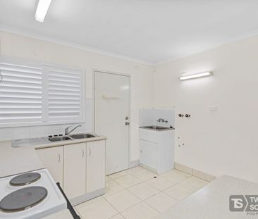 Ground Floor Unit with Private Courtyard – Close to Cairns CBD - Photo 2
