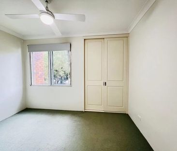 Generous layout offering ample space - Photo 4