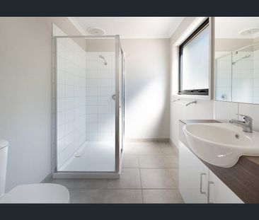 Modern Two Bedroom, Two Bathroom Home - Photo 4