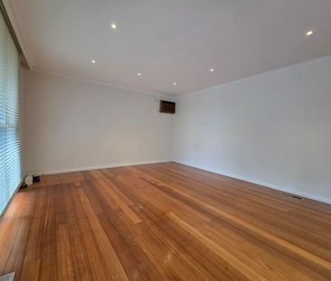 Freshly Painted, Perfectly Positioned Three Bedroom! - Photo 2