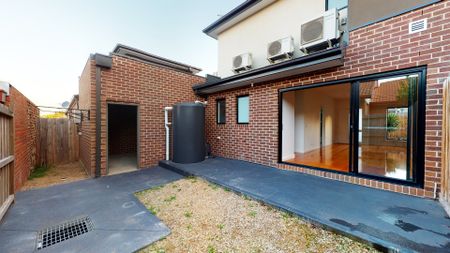 Stunning Townhouse! - Photo 2