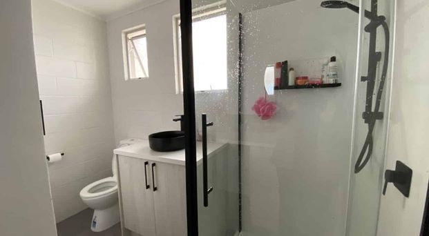 Renovated One Bedroom Flat - Photo 1