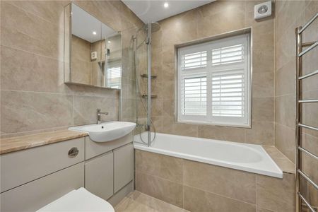 Newly refurbished 4 bedroom home with air conditioning in the sought after Wayneflete Estate. - Photo 3