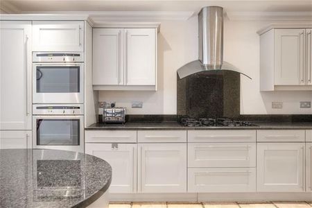 4 bedroom semi-detached house to rent - Photo 2