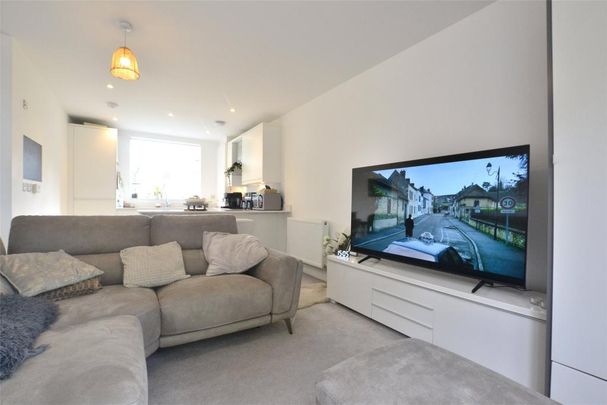 2 bedroom end of terrace house to rent - Photo 1