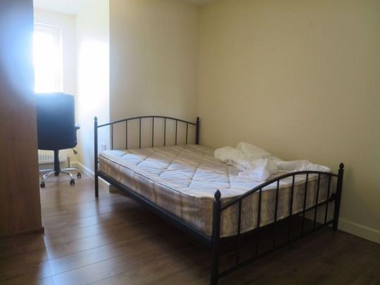 8 bedroom terraced house to rent - Photo 1