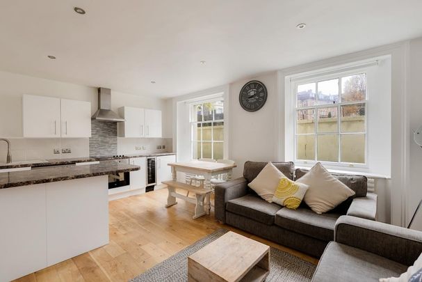 2 bedroom flat to rent - Photo 1