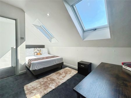 Chester Close, Guildford, Surrey, GU2 9TE - Photo 4