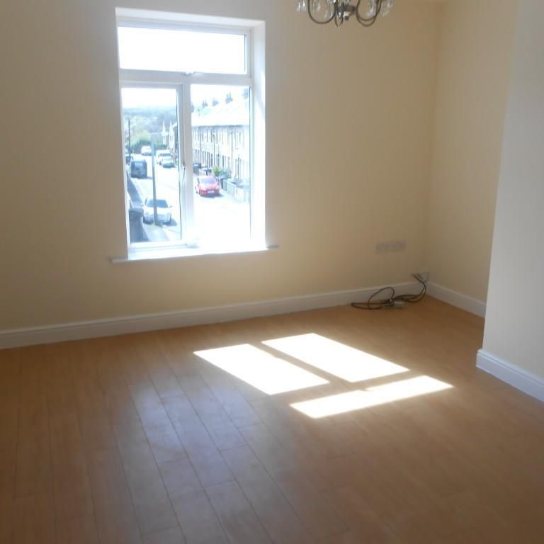 3 bedroom flat to rent - Photo 1