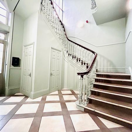 1 bedroom in a flat share to rent - Photo 4