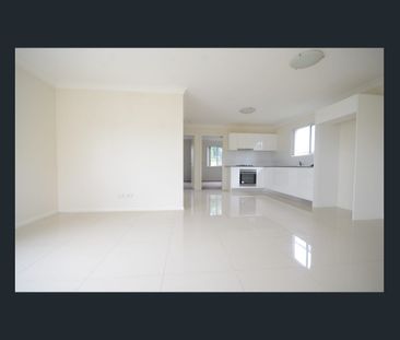 GORGEOUS 2 Bedroom House - Photo 4