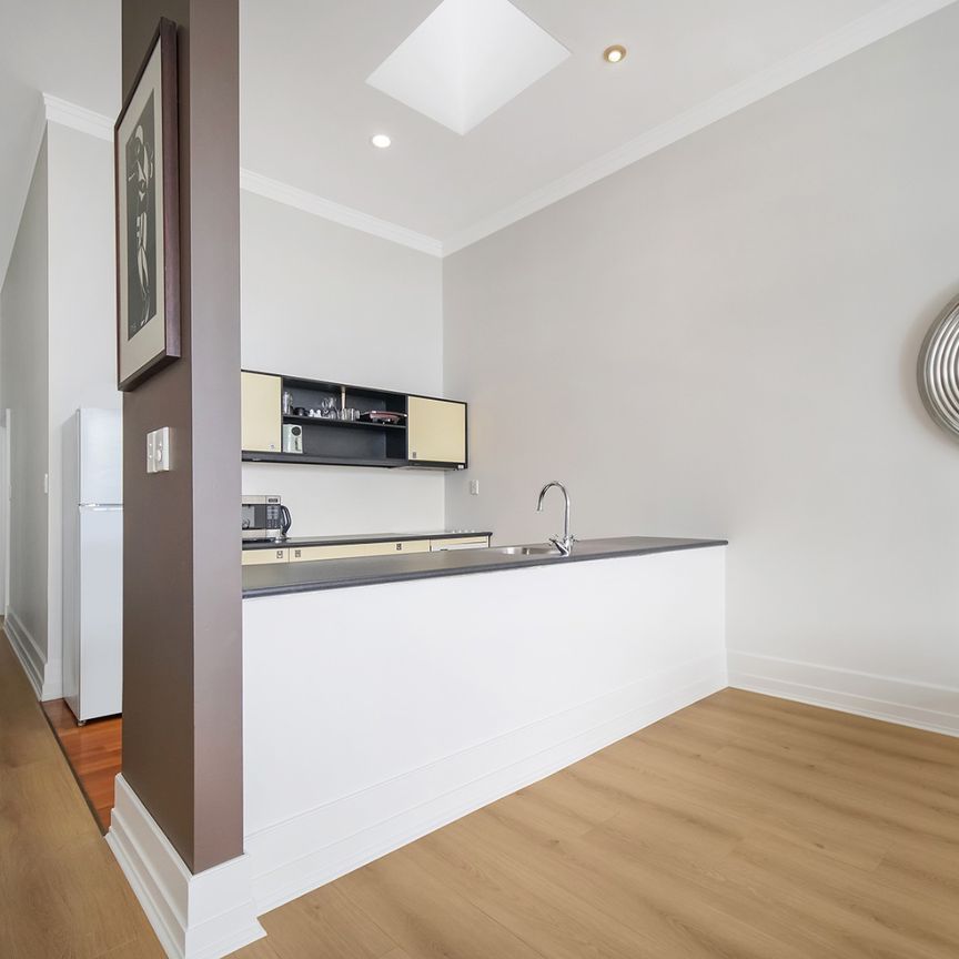 4.5 Star Hotel, Top Floor Fully Furnished Apartment - Photo 1