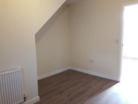 2 bedroom townhouse to rent - Photo 3