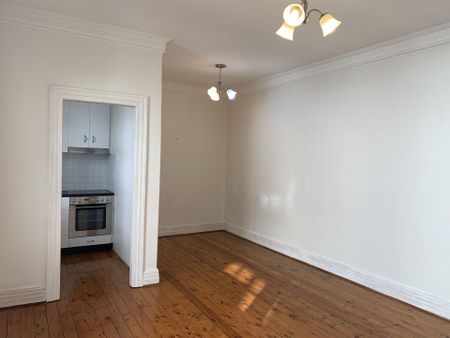 Light & Bright Studio With High Ceilings - Photo 2