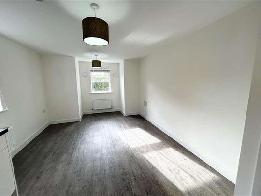 Newbury, Berkshire, RG14 - Photo 1