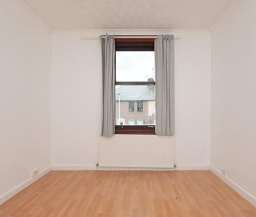 3 bedroom flat to rent - Photo 3