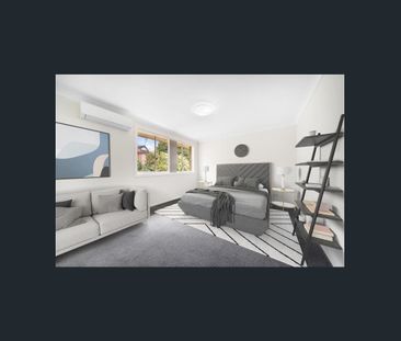 Three bedroom duplex in sought after location! - Photo 3