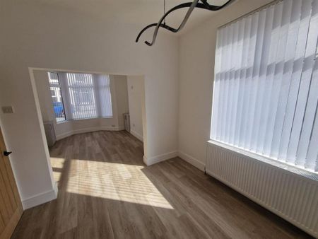 3 bedroom end of terrace house to rent - Photo 5