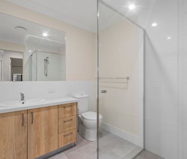 For Lease: Low-Maintenance Townhome in a Convenient Raceview Location! - Photo 2