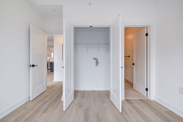 For Lease - 3039 Dundas Street Unit# 8, Toronto, Ontario - Photo 1