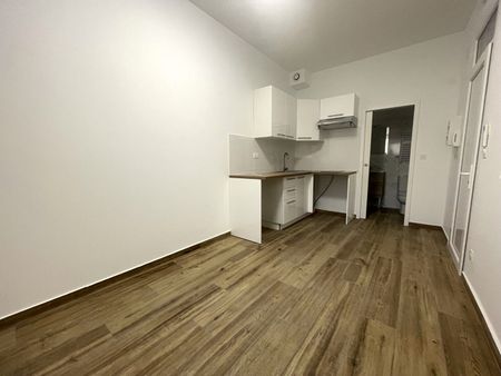 Location Appartement 1 pièce 17m² - Photo 3