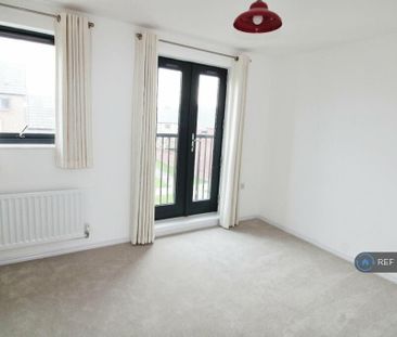 4 bedroom end of terrace house to rent - Photo 3