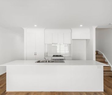 Unique and Spacious 4 Bedroom Layout in Beautiful Parkside Location! - Photo 6