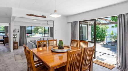 Fully furnished in Five Mile Bay - Photo 2