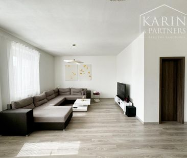 Súkromie v centre mesta: Moderný 2-izbový byt s parkovaním a šatník... – Fotografia 5