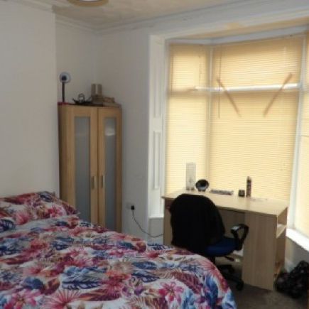 4 Bed - 4 Bed Student House For 2019/20 - Photo 1