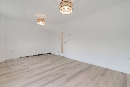 3 bedroom detached house to rent - Photo 2