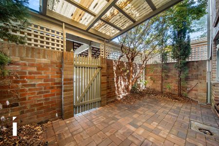 11 Barnet Close, Swinger Hill ACT 2606 - Townhouse For Rent | Domain - Photo 5