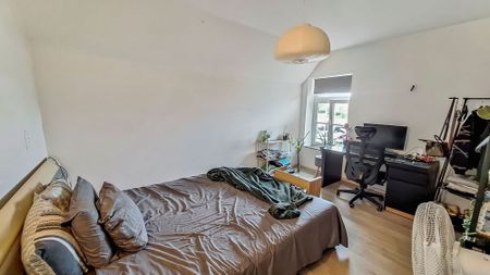Lichtrijk en ruim appartement met 3 kamers in centrum Poperinge. - Foto 4